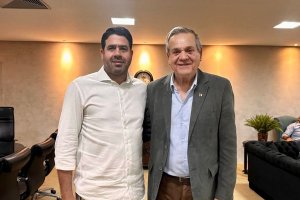 Pré-candidato a prefeito de Monteirópolis, Fabinho Monteiro se reúne com governador em exercício