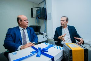 Governador interino destaca a importância da comunicação durante visita a Secom