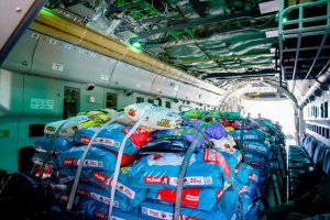 “Voo do Melhor Amigo” leva 20 toneladas de ração para pets resgatados no Rio Grande do Sul   ‎ ‌