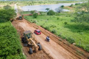 Prefeitura de Santana inicia obras de pavimentação asfáltica no acesso a Represa Isnaldo Bulhões