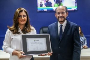 Câmara entrega comenda Mário Guimarães a promotora Fernanda Moreira
