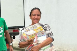 Assistência Social de Anadia distribui 300 cestas de alimentos