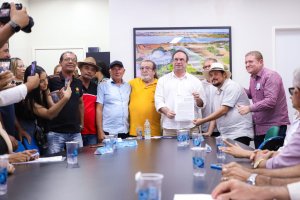 Prefeito Luciano renova programa e amplia ações para aragem de 10 mil tarefas no campo