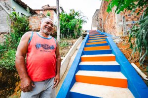 Nova escadaria contribui para o bem-estar dos moradores da grota da Amizade, no São Jorge