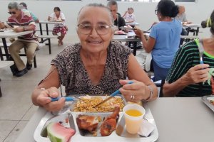 Restaurante Popular do Centro é preferência de idosos na hora do almoço