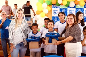 Prefeitura de Atalaia entrega Kits Escolares e Ceci reforça compromisso com a educação