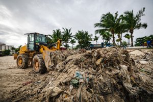 Após as chuvas, Prefeitura tirou mais de 420 toneladas de lixo da foz do Salgadinho