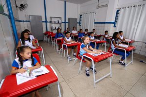 Alunos da Escola Municipal Higino Belo recebem atendimento oftalmológico gratuito