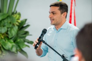 Alexandre Ayres propõe unificação dos programas assistenciais aos de qualificação profissional em Alagoas