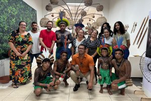 Biblioteca Pública Estadual Graciliano Ramos recebe indígenas Kariri-Xocó