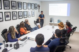 Juceal recebe visita de alunos da Uninassau e apresenta os avanços do registro empresarial em Alagoas