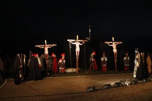 Centenas de fiéis sobem a Serra do Goiti para prestigiar o espetáculo Jesus, Rei dos Judeus