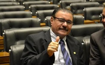 Pouco mais de um ano de se filiar ao PMDB, Cícero Almeida deixa o partido pensando em 2018