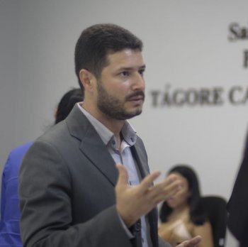 Alexandre Lima quer ser a renovação no Legislativo palmarino, do qual cobra transparência