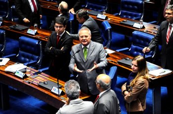 Renan fez novas críticas ao governo e ameaça deixar liderança do PMDB por conta das reformas
