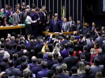 Dos nove deputados de Alagoas, seis votaram a favor e três foram contra