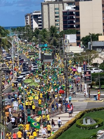 Líderes do manifesto dizem que pelo menos 20 mil pessoas defenderam Bolsonaro pela orla de Maceió 