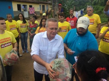 Em Viçosa, Renan levou apoio a famílias vitimadas pelas chuvas e participou da entrega de cestas básicas