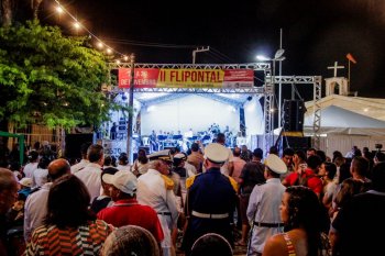 A abertura da 2ª edição da Flipontal aconteceu na Praça São Sebastião, no Pontal da Barra. Foto: Pei Fon/ Secom Maceió