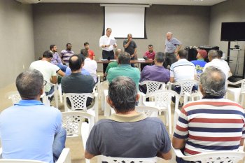  Associação de taxistas promove encontro para discutir projeto de lei apresentado por Galba Novaes