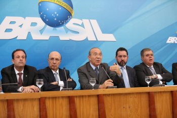 O ministro Eliseu Padilha diz que a decisão foi tomada pela impossibilidade de tramitação da reforma durante a intervenção no Rio. (foto: Fábio Rodrigues Pozzebom/Agência Brasil)