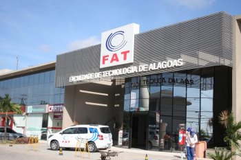 O Sine Maceió Unidade Antares fica no prédio da FAT, no acesso ao bairro Benedito Bentes. Foto: Ascom Semtabes