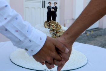 Primeiro casamento coletivo LGBT ocorreu em dezembro de 2015, no Teatro Deodoro, em Maceió. Foto: Caio Loureiro