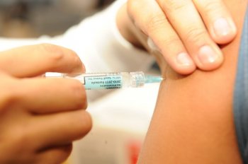 Nos finais de semana as vacinações continuam nos postos fixos.