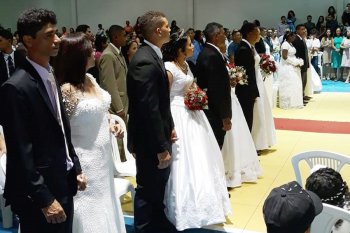 Casamento coletivo foi realizado no último sábado (13)