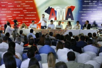 Governador prometeu dar suporte aos prefeitos na elaboração de projetos - Márcio Ferreira