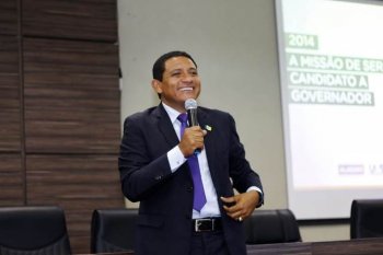 Prefeito Júlio Cezar durante palestra no Encontro Nacional de Legislativos Municipais (Fotos: Diego Wendric/Assessoria)