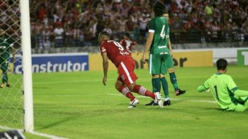 Zé Carlos voltou a marcar e decidir a partida (Foto: Ailton Cruz - Gazeta de Alagoas)