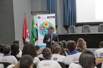 Juiz Alberto Jorge conversou com estudantes sobre ECA e trabalho infantil. (Foto: Maria Eduarda Baltar)