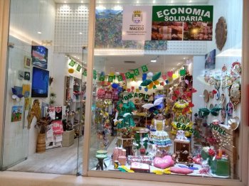 Loja da Economia Solidária no Shopping Pátio, no Benedito Bentes (Foto: Danielle Quartezani / Ascom Semtabes)