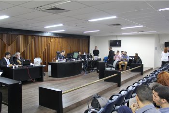 Julgamento ocorre no salão do 3º Tribunal do Júri, no Fórum do Barro Duro. Foto: Maria Eduarda Baltar