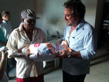 Secretário Roberto Amaral fez a entrega das sementes a novos agricultores em Arapiraca