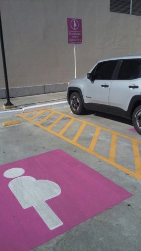 Agentes da SMTT fiscalizaram vagas especiais de estacionamento em shopping de Maceió