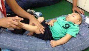No Recife, bebês com microcefalia fazem exercícios para estimular o desenvolvimento  - Plinio  icácio