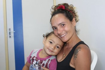 Elissandra dos Santos, mãe de Pedro Yuri, em dia de vacinação contra paralisia infantil e sarampo