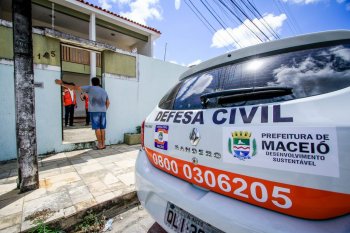 Defesa Civil Municipal visita as casas dos moradores do Pinheiro. Foto: Pei Fon/ Secom Maceió