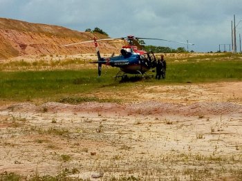 Governador de Pernambuco chegou de helicóptero em São José da Coroa Grande (Foto: Cortesia)