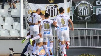 Jogadores do Santos comemoram (Foto: Marco Silva/Futura Press)