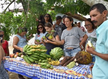 Agricultores recebem visita da equipe do setor de alimentação escolar da Semed