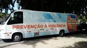Ônibus da campanha ficará estacionado até o dia 20 de abril na praça Centenário
