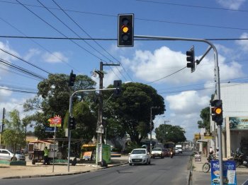 Semáforo no cruzamento da Rua da Codeal, no Conjunto Salvador Lyra, passa a funcionar a partir desta quarta (31). Foto: Ascom SMTT