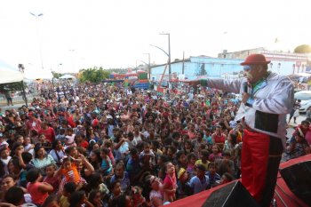  Centenas de crianças de diversas comunidades do município participaram da festa, que foi animada por palhaço e grupos infantis