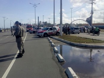 Um dos os locais de concentração das forças policiais foi a ponte Divaldo Suruagy, no Pontal da Barra, via de acesso à AL-101 Sul (Fotos: Ascom/SSP)