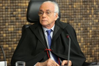 Para o desembargador Pedro Augusto Mendonça, a antecipação da eleição é legal, já que está fundamentada na Lei Orgânica Municipal 