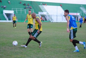 Técnico Carlinhos Marechal relacionou 22 jogadores para enfrentar a Juazeirense. (Foto: Carlos Azevedo)