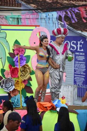 Tradicional desfile do rei e rainha do carnaval deu o ponta pé inicial no maior carnaval de Alagoas
